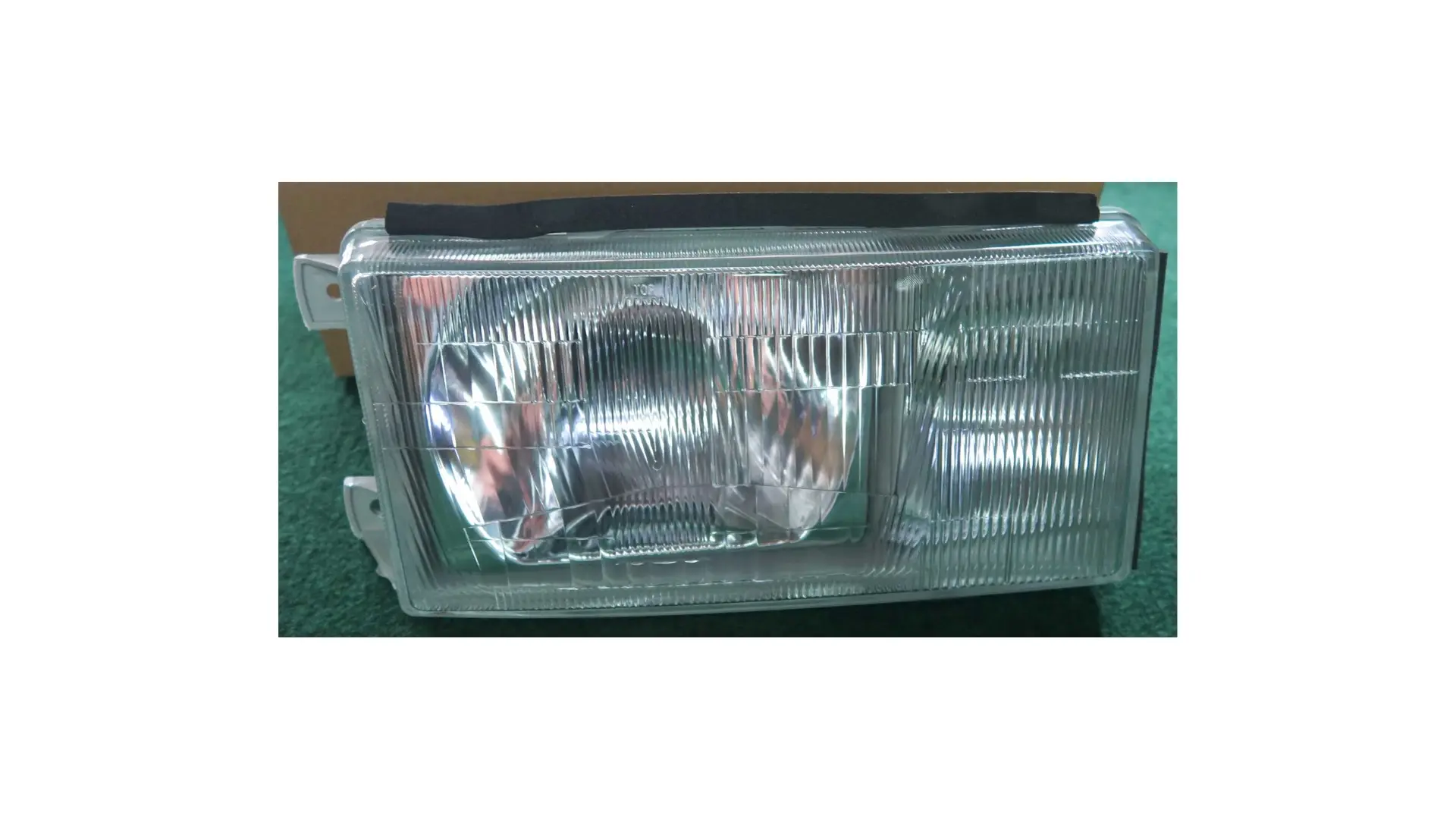 HEAD LAMP , NISSAN C22 94' RIGHT -LOCAL *AUG24*